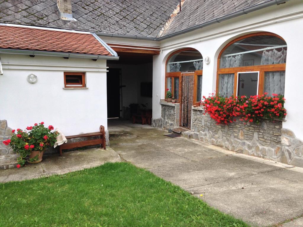 Petra Apartmanok Velem Exteriér fotografie