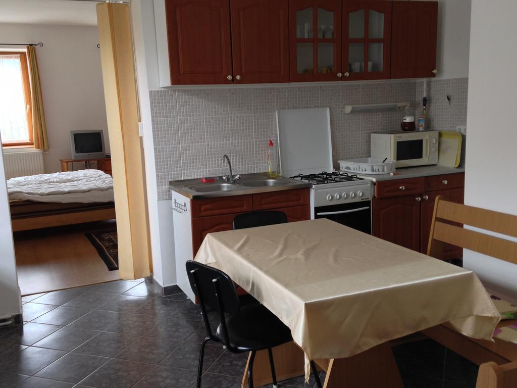 Petra Apartmanok Velem Pokoj fotografie
